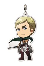 L賞：アクリルプレートチャームの1種。(c)諫山創・講談社/「進撃の巨人」製作委員会