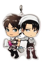 L賞：アクリルプレートチャームの1種。(c)諫山創・講談社/「進撃の巨人」製作委員会