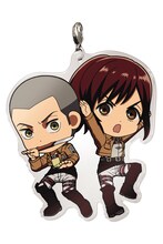 L賞：アクリルプレートチャームの1種。(c)諫山創・講談社/「進撃の巨人」製作委員会