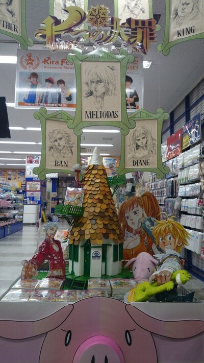 1位に輝いたアニメイト池袋本店の装飾。