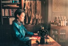 映画「繕い裁つ人」メインビジュアル (c)2015 池辺葵／講談社・「繕い裁つ人」製作委員会