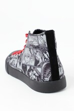 「EVASTOREオリジナル貞本義行コミックコラージュ柄スニーカー」(c)カラー