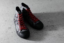 「EVASTOREオリジナル貞本義行コミックコラージュ柄スニーカー」(c)カラー