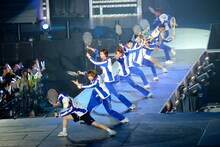 青学のキャスト陣。 (c)許斐 剛／集英社・NAS・新テニスの王子様プロジェクト (c)許斐 剛／集英社・テニミュ製作委員会