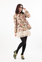 「魔法騎士レイアースショートブーツ鳳凰寺 風モデル」をモデルが着用した様子。(c)CLAMP・ShigatsuTsuitachi CO.,LTD./講談社