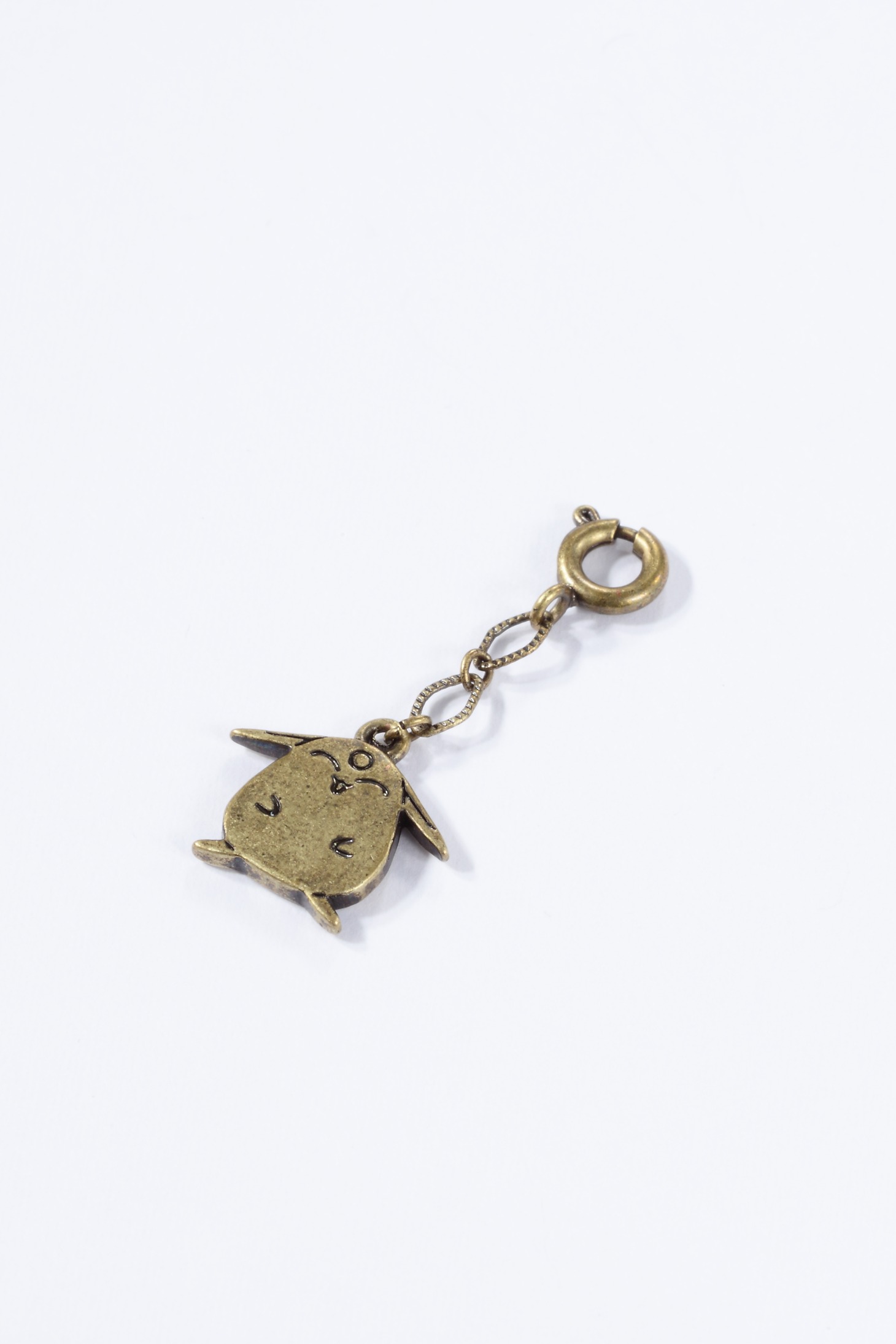アクセサリーのエンドパーツに使用されているモコナ。(c)CLAMP・ShigatsuTsuitachi CO.,LTD./講談社