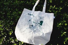 「コミックビーム・フリークス」第2弾特典の「謹製［須藤真澄］トートバッグ」。