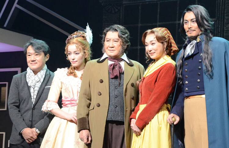 手塚治虫 ルードウィヒ B 舞台 A B C Z橋本 河合がピアノを披露 コミックナタリー