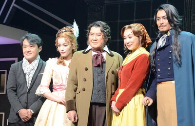 （左から）千住明、知念里奈、里見浩太朗、浅野温子、姜暢雄。