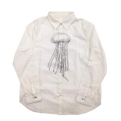 I am Iの刺繍シャツ。