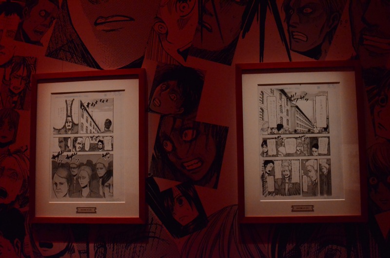 「進撃の巨人展」の原画展示風景。