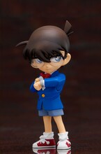 時計型麻酔銃の発射ポーズを決めた「figFIX 江戸川コナン」。  (c)青山剛昌／小学館・読売テレビ・TMS 1996