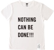 「進撃の巨人」メッセージ T シャツより【成果】。調査兵団員の「（我々は今回も）なんの成果も得られませんでした！」が英訳されている。