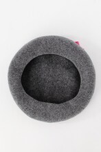 「バトルコスチュームモチーフベレー帽（グレー）」(c)CLAMP・ShigatsuTsuitachi CO.,LTD./講談社