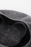 「バトルコスチュームモチーフベレー帽（グレー）」(c)CLAMP・ShigatsuTsuitachi CO.,LTD./講談社