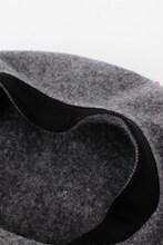 「バトルコスチュームモチーフベレー帽（グレー）」(c)CLAMP・ShigatsuTsuitachi CO.,LTD./講談社