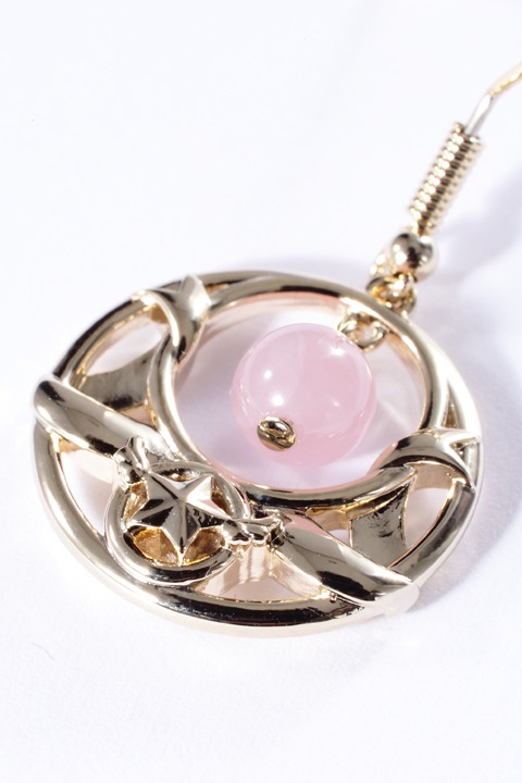 「星の杖モチーフピアス」(c)CLAMP・ShigatsuTsuitachi CO.,LTD./講談社
