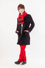 「ハイキュー!! フリースマフラー 音駒高校」の着用イメージ。(c)古舘春一／集英社・「ハイキュー!!」製作委員会・MBS