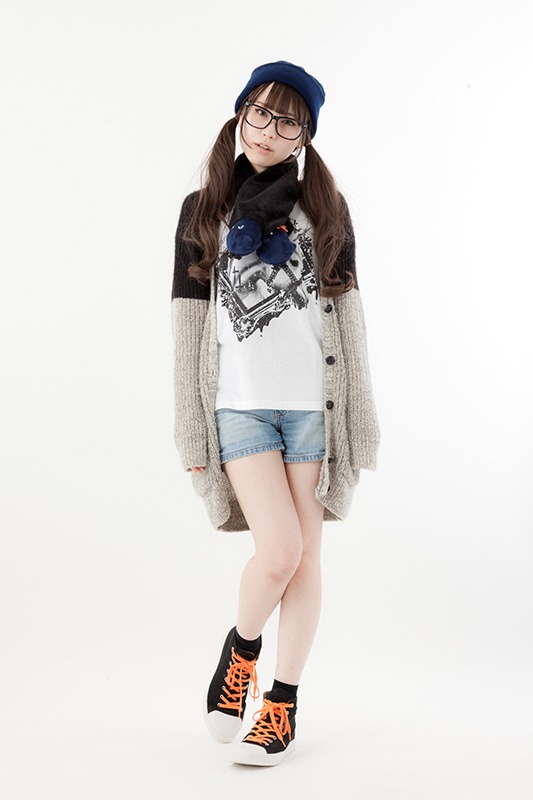 「ハイキュー!! ヒナガラスマフラー」の着用イメージ。(c)古舘春一／集英社・「ハイキュー!!」製作委員会・MBS