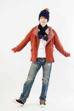 「ハイキュー!! ヒナガラスマフラー」の着用イメージ。(c)古舘春一／集英社・「ハイキュー!!」製作委員会・MBS