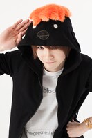 「ハイキュー!! ヒナガラスイメージパーカー」の着用イメージ。(c)古舘春一／集英社・「ハイキュー!!」製作委員会・MBS