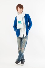 「ハイキュー!! フリースマフラー 青葉城西高校」の着用イメージ。(c)古舘春一／集英社・「ハイキュー!!」製作委員会・MBS