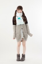 「ハイキュー!! フリースマフラー 青葉城西高校」の着用イメージ。(c)古舘春一／集英社・「ハイキュー!!」製作委員会・MBS