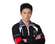 橘桔平に扮した青木空夢。(c)許斐 剛／集英社・ＮＡＳ・新テニスの王子様プロジェクト (c)許斐 剛／集英社・テニミュ製作委員会