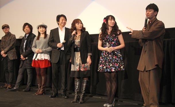 （左から）小林常夫監督、日野聡、中村千絵、井上和彦、竹内順子、水樹奈々、福山潤。
