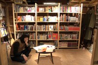 「志磨遼平の部屋」の展示風景。