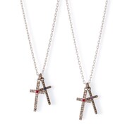 「第13号機 ダブルクロス シルバーネックレス」左がカヲルVer.、右がシンジVer.だ。