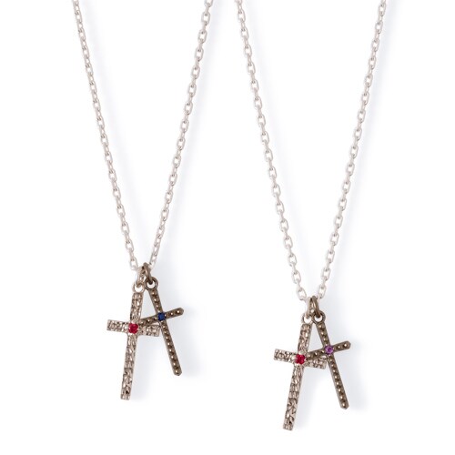 「第13号機 ダブルクロス シルバーネックレス」左がカヲルVer.、右がシンジVer.だ。