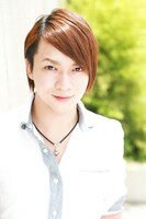 鬼婆役の平山佳延。