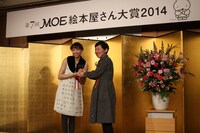 「ノラネコぐんだん きしゃぽっぽ」を描いた工藤ノリコ。