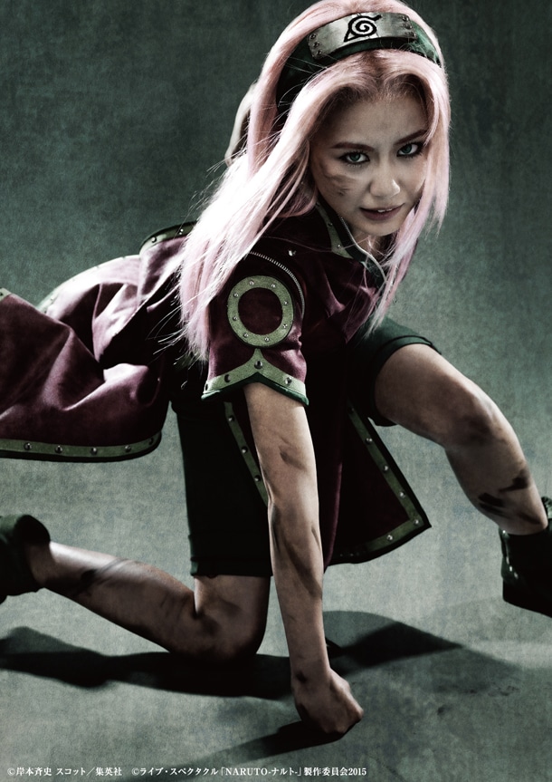春野サクラに扮した伊藤優衣。(c)岸本斉史 スコット／集英社 (c)ライブ・スペクタクル「NARUTO-ナルト-」製作委員会2015