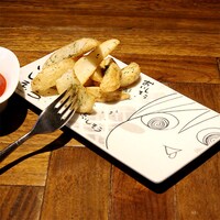 ナタリーストアで予約受け付けの「ワカコ酒 期待感MAXプレート」。(c)新久千映/NSP 2011