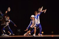 「ザ・レギュラー」を披露する青学メンバー。