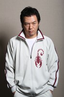 鯖田役のやべきょうすけ。