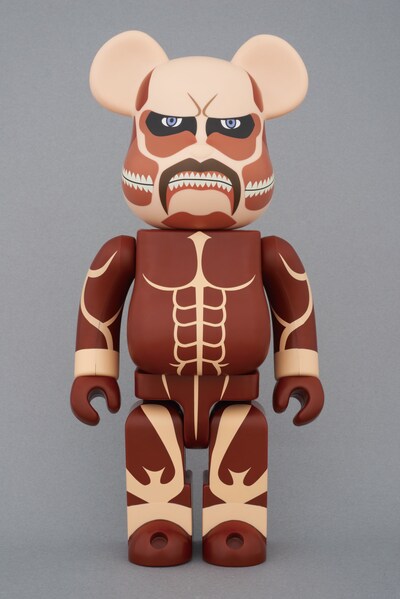 「BE@RBRICK 超大型巨人 1000％」(C) 諫山創・講談社／「進撃の巨人」製作委員会BE@RBRICK TM & (C) 2001-2014MEDICOM TOY CORPORATION. All rights reserved.