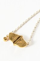 「妖狐×僕SS」青鬼院蜻蛉モデルのネックレス。 (c)Cocoa Fujiwara/SQUARE ENIX