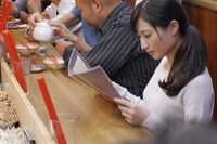ドラマ「ワカコ酒」の場面写真。(c)新久千映/NSP 2011 (c)2015「ワカコ酒」製作委員会