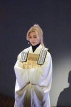 「最遊記歌劇伝 ―Burial―」より、三上俊演じる光明三蔵。(c)峰倉かずや・一迅社／最遊記歌劇伝公司 2014