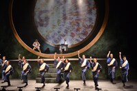 「最遊記歌劇伝 ―Burial―」より。(c)峰倉かずや・一迅社／最遊記歌劇伝公司 2014