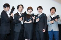 「劇場版 PSYCHO-PASS サイコパス」舞台挨拶の様子。（左から）神谷浩史、関智一、花澤香菜、野島健児、塩谷直義監督。