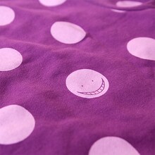 「暗殺教室 殺せんせーパーカー」水玉模様の一部にひっそりとあしらわれた殺せんせー。(c)松井優征／集英社・アニメ「暗殺教室」製作委員会