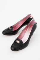 「友枝小学校制服モデルパンプス」 (c)CLAMP・ShigatsuTsuitachi CO.,LTD.／講談社