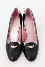 「友枝小学校制服モデルパンプス」 (c)CLAMP・ShigatsuTsuitachi CO.,LTD.／講談社