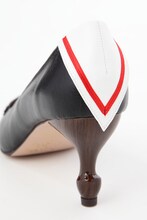 「友枝小学校制服モデルパンプス」 (c)CLAMP・ShigatsuTsuitachi CO.,LTD.／講談社