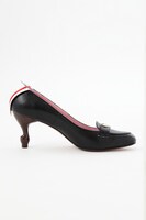 「友枝小学校制服モデルパンプス」 (c)CLAMP・ShigatsuTsuitachi CO.,LTD.／講談社