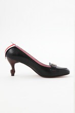 「友枝小学校制服モデルパンプス」 (c)CLAMP・ShigatsuTsuitachi CO.,LTD.／講談社